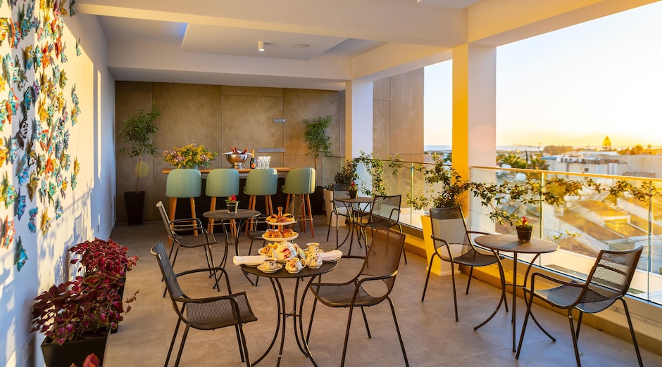 Anemi Hotel & Suites 17