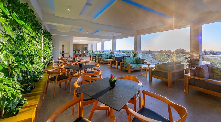 Anemi Hotel & Suites 15