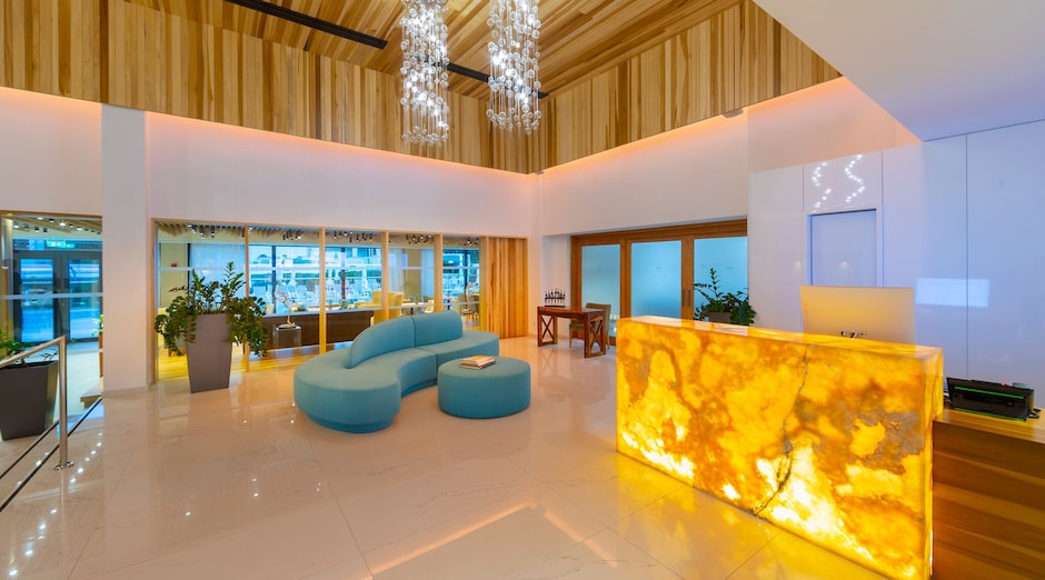 Anemi Hotel & Suites 14