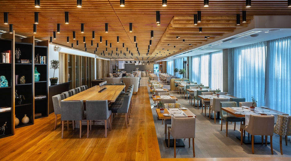 Anemi Hotel & Suites 10