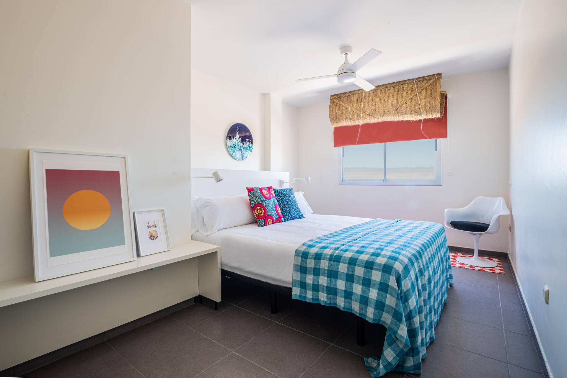 <p>Huoneisto, kaksi makuuhuonetta, terassilta näkymä sisäpihan puolelle</p>