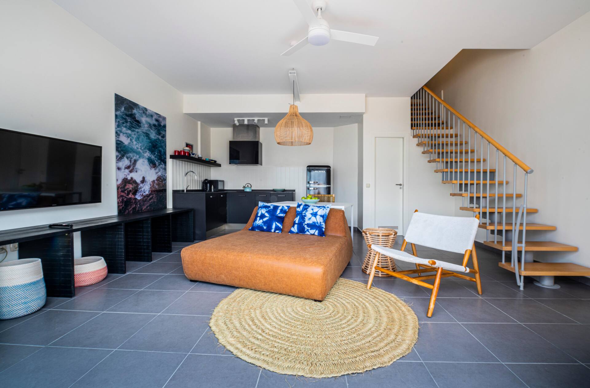 <p>Huoneisto, kaksi makuuhuonetta, terassilta näkymä sisäpihan puolelle</p>