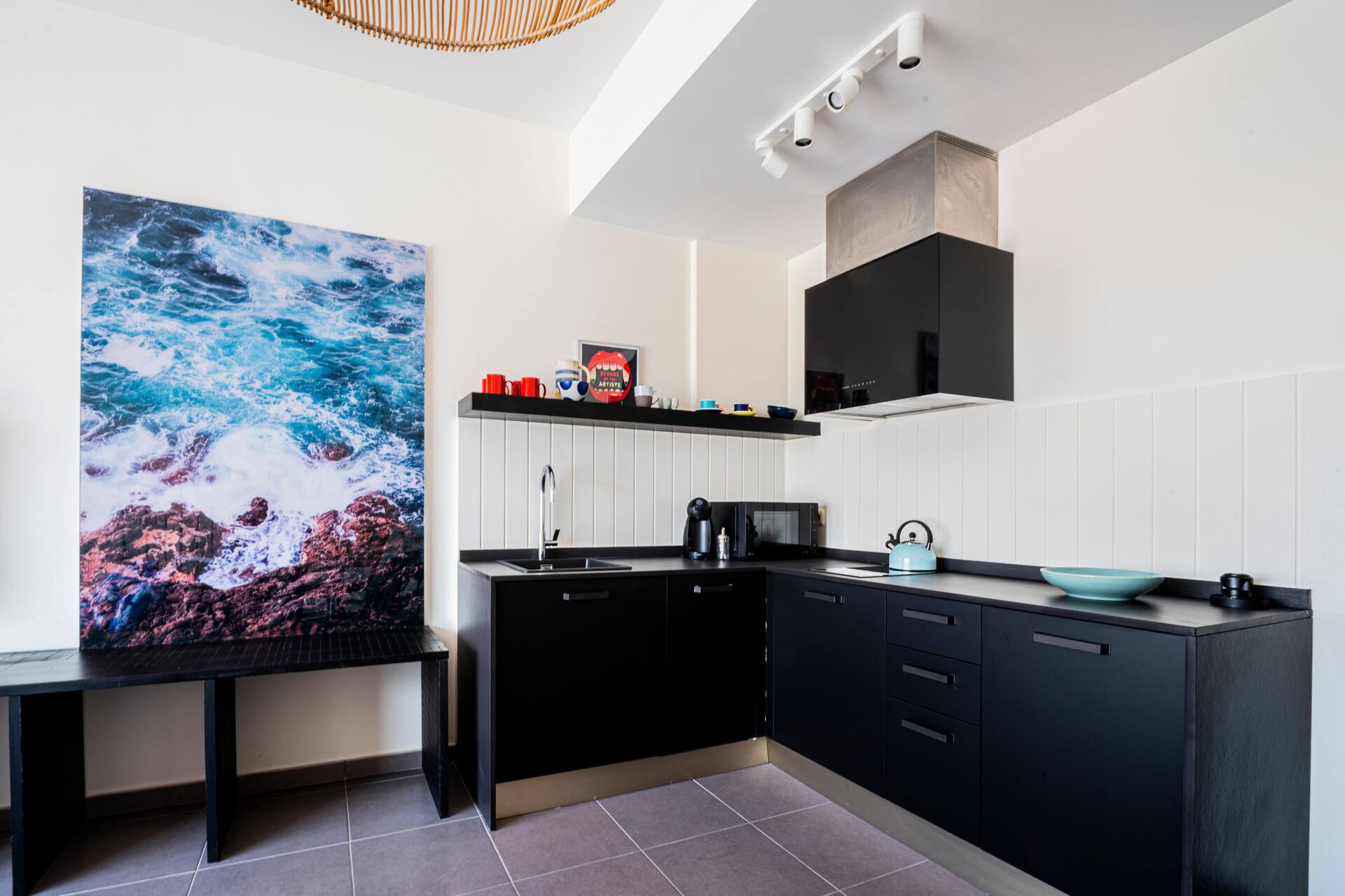 <p>Huoneisto, kaksi makuuhuonetta, terassilta katunäkymä</p>