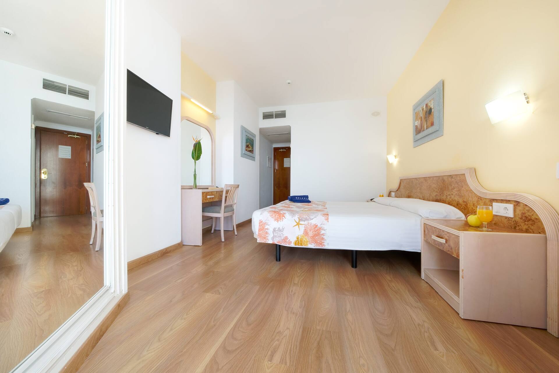 <p>Kahden hengen huone</p>