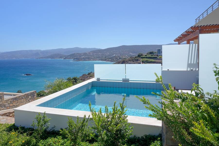 <p>Sviitti neljälle, osittainen merinäköala ja oma uima-allas</p>