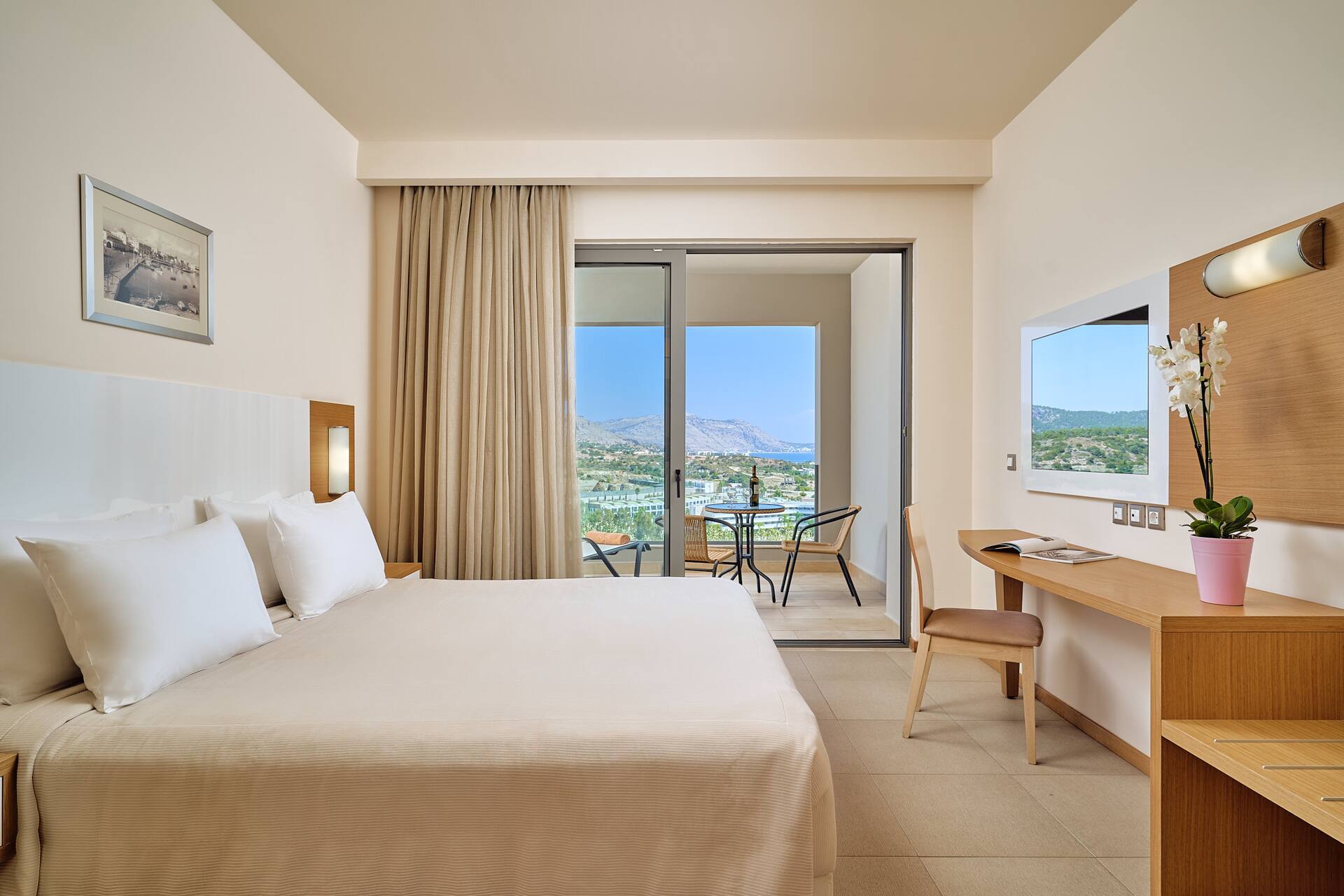 <p>Perhehuone, osittainen merinäköala</p>