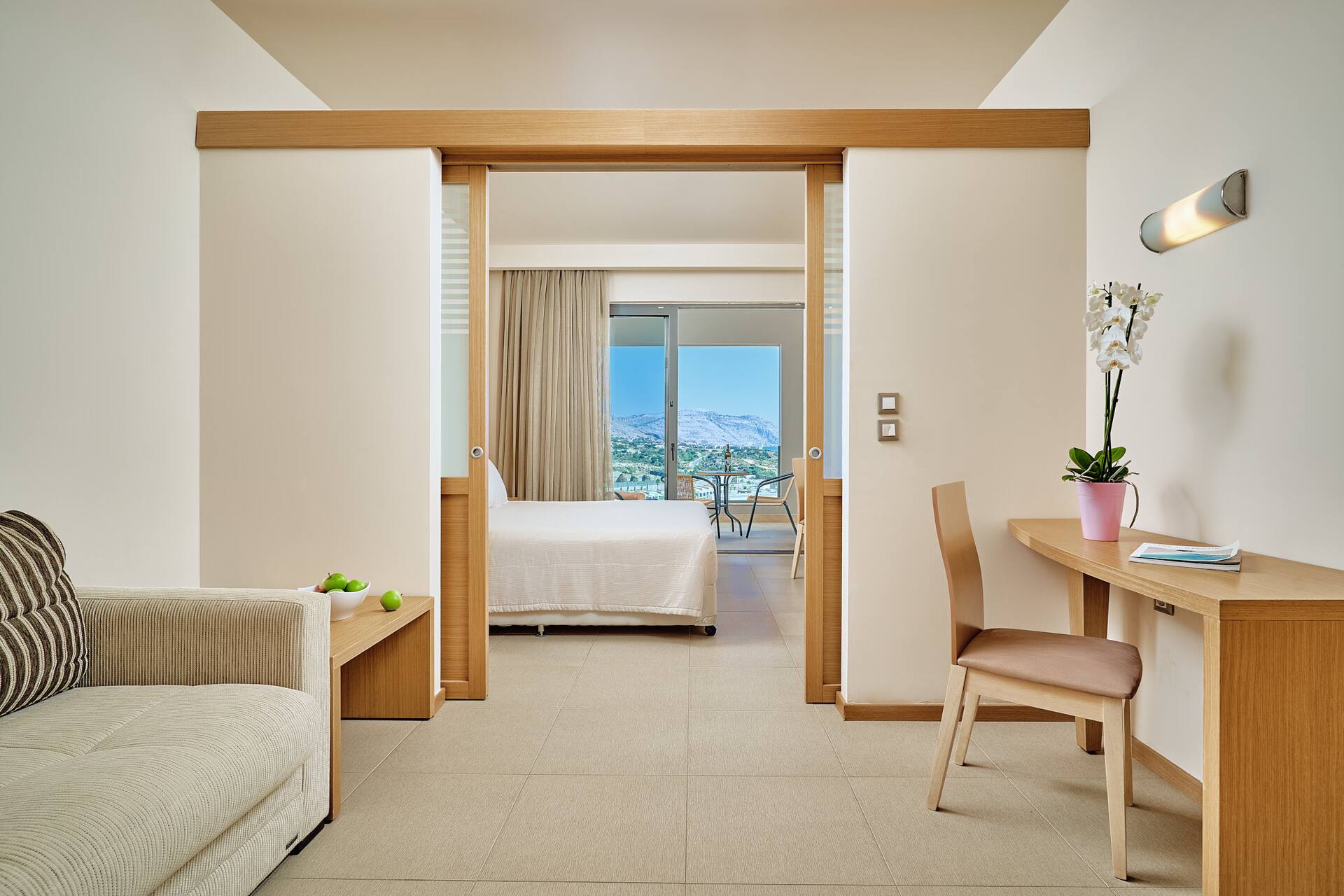 <p>Perhehuone, osittainen merinäköala</p>