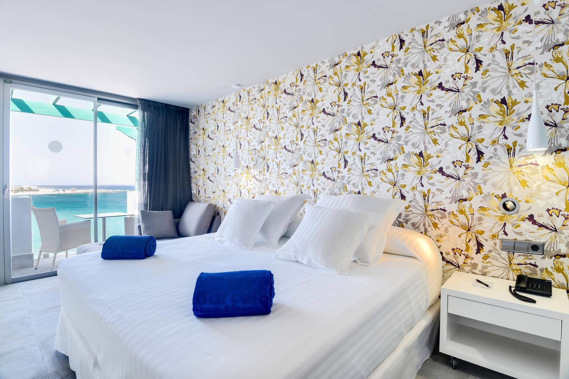 <p>Deluxe-huone, merinäköala</p>