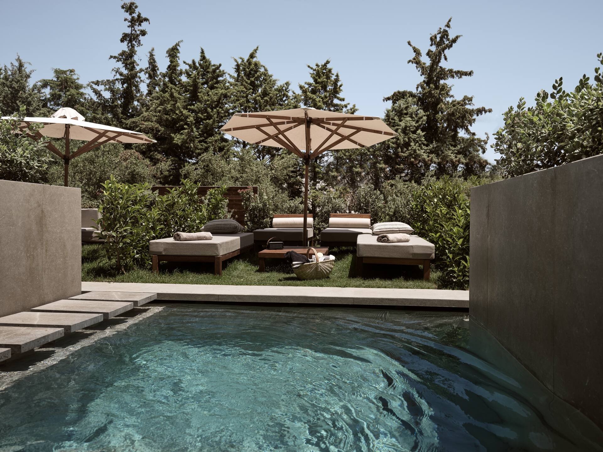 <p>Garden-sviitti, oma uima-allas</p>