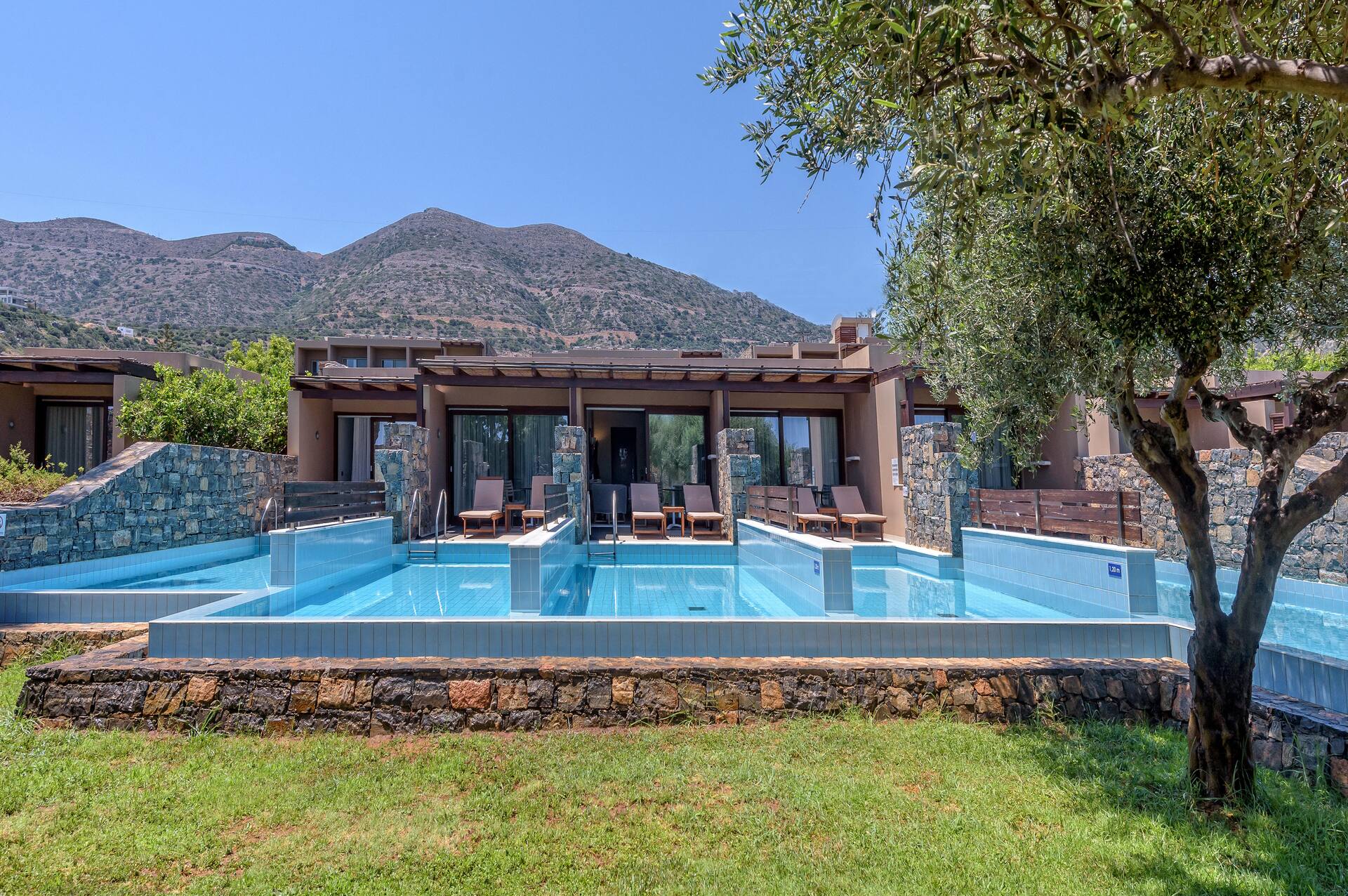 <p>Juniorsviitti, oma uima-allas</p>