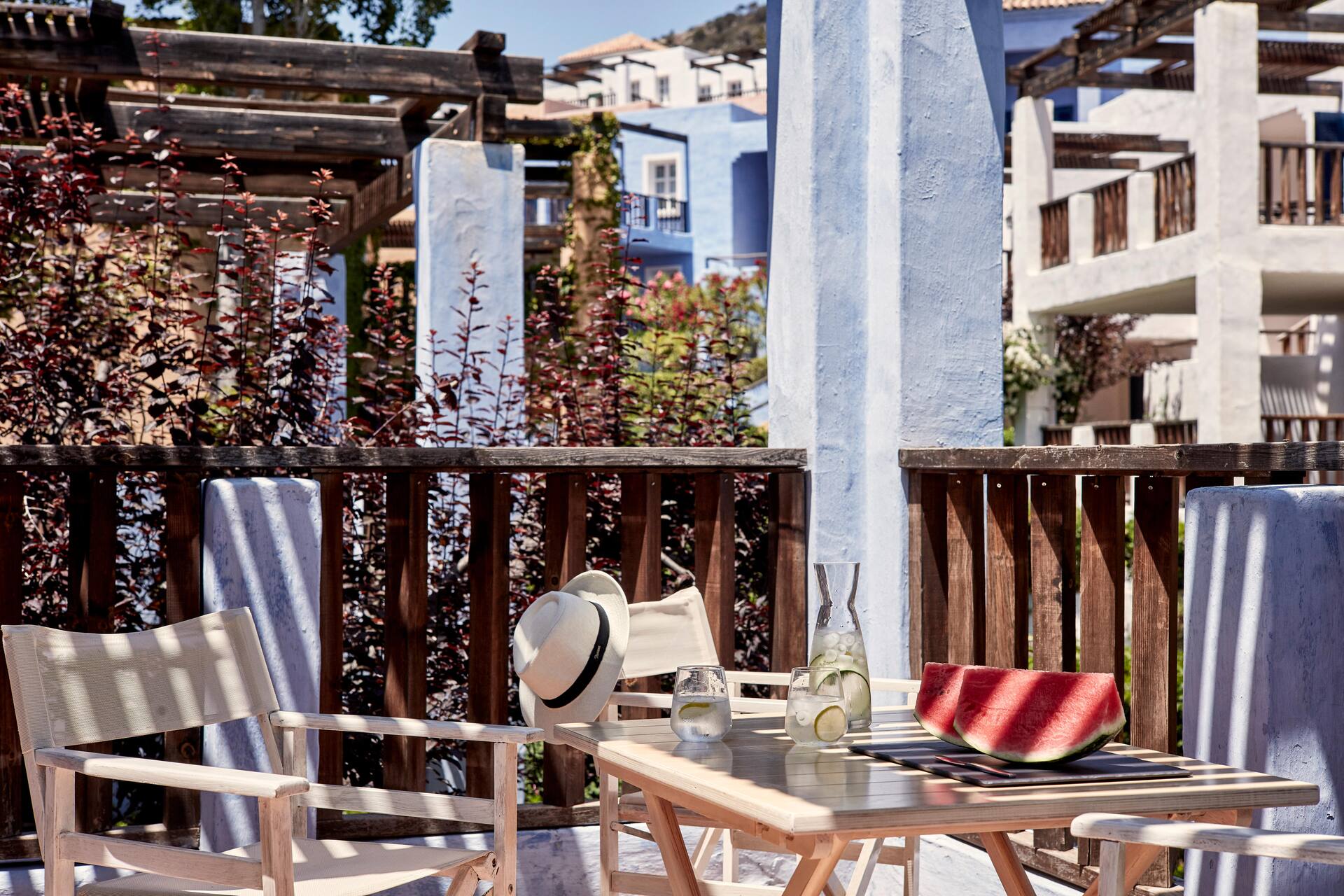 <p>Perhekaksio, kylänäkymä</p>