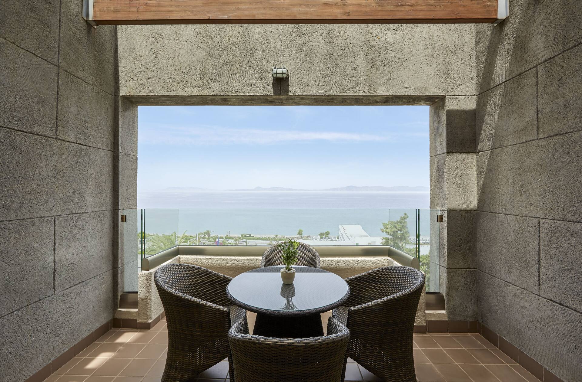 <p>Perhehuone, merinäköala</p>