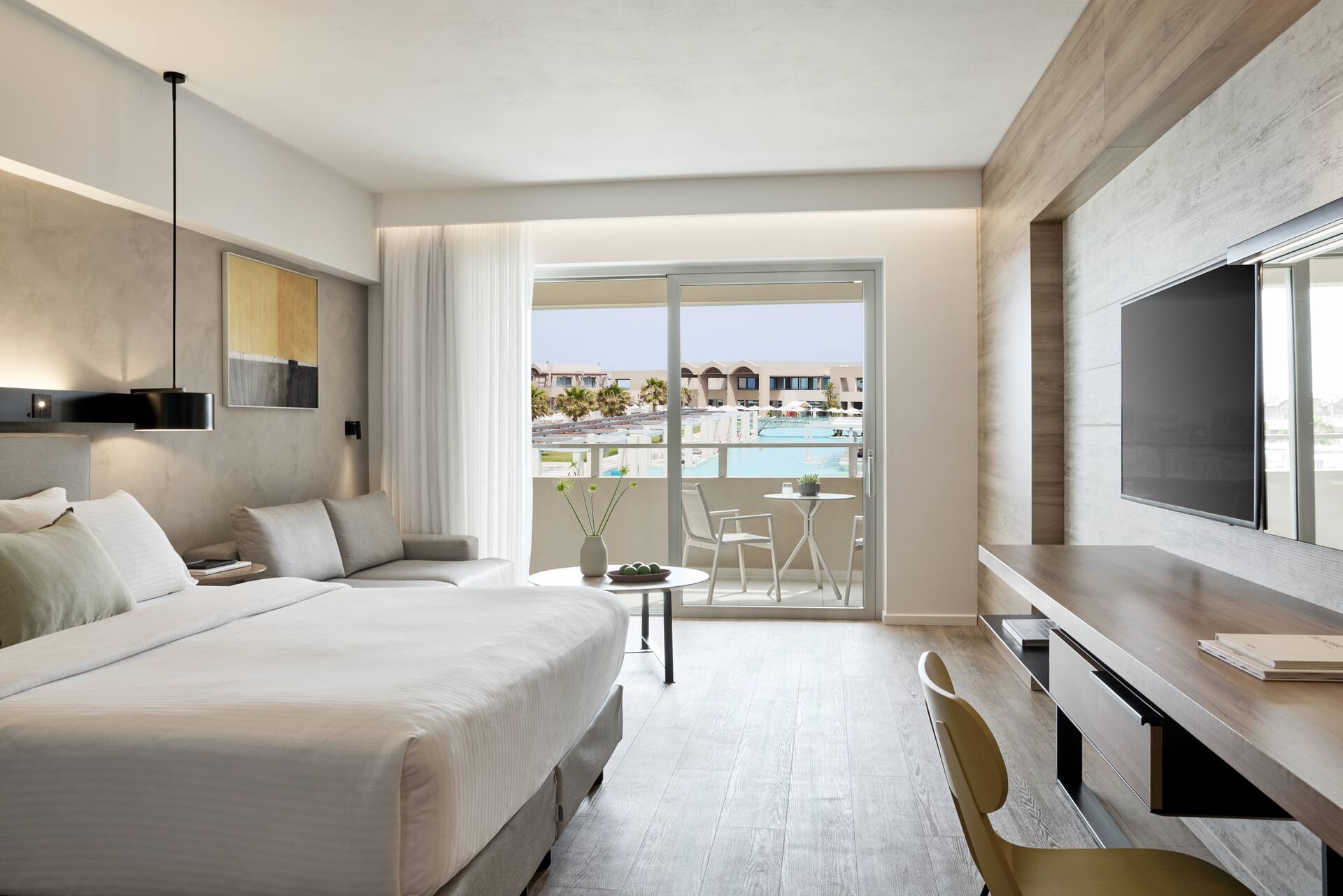 <p>Classic-huone, uima-allasnäköala</p>