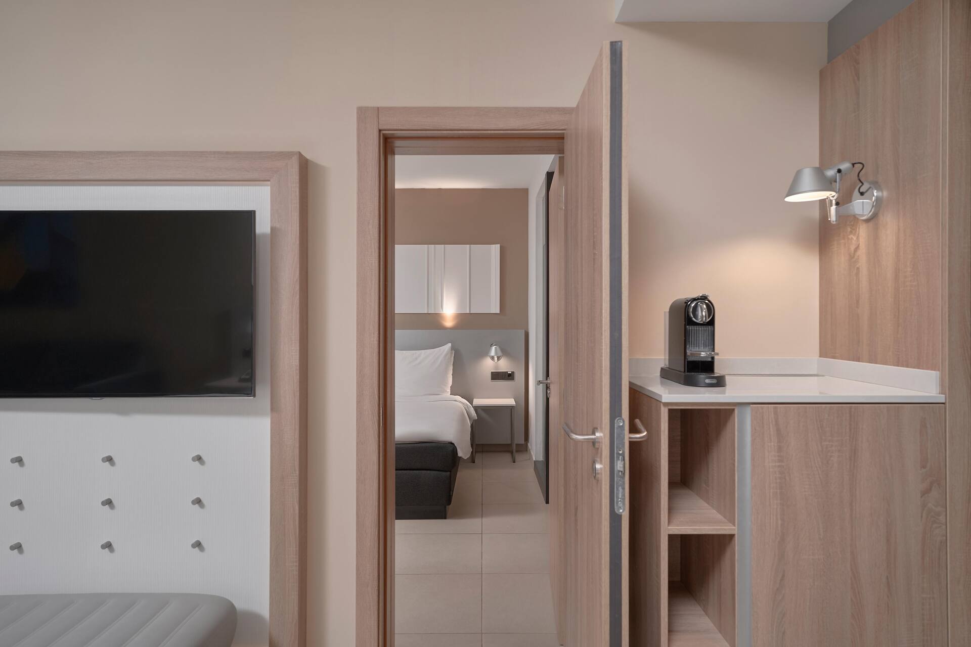 <p>Superior-perhehuone</p>