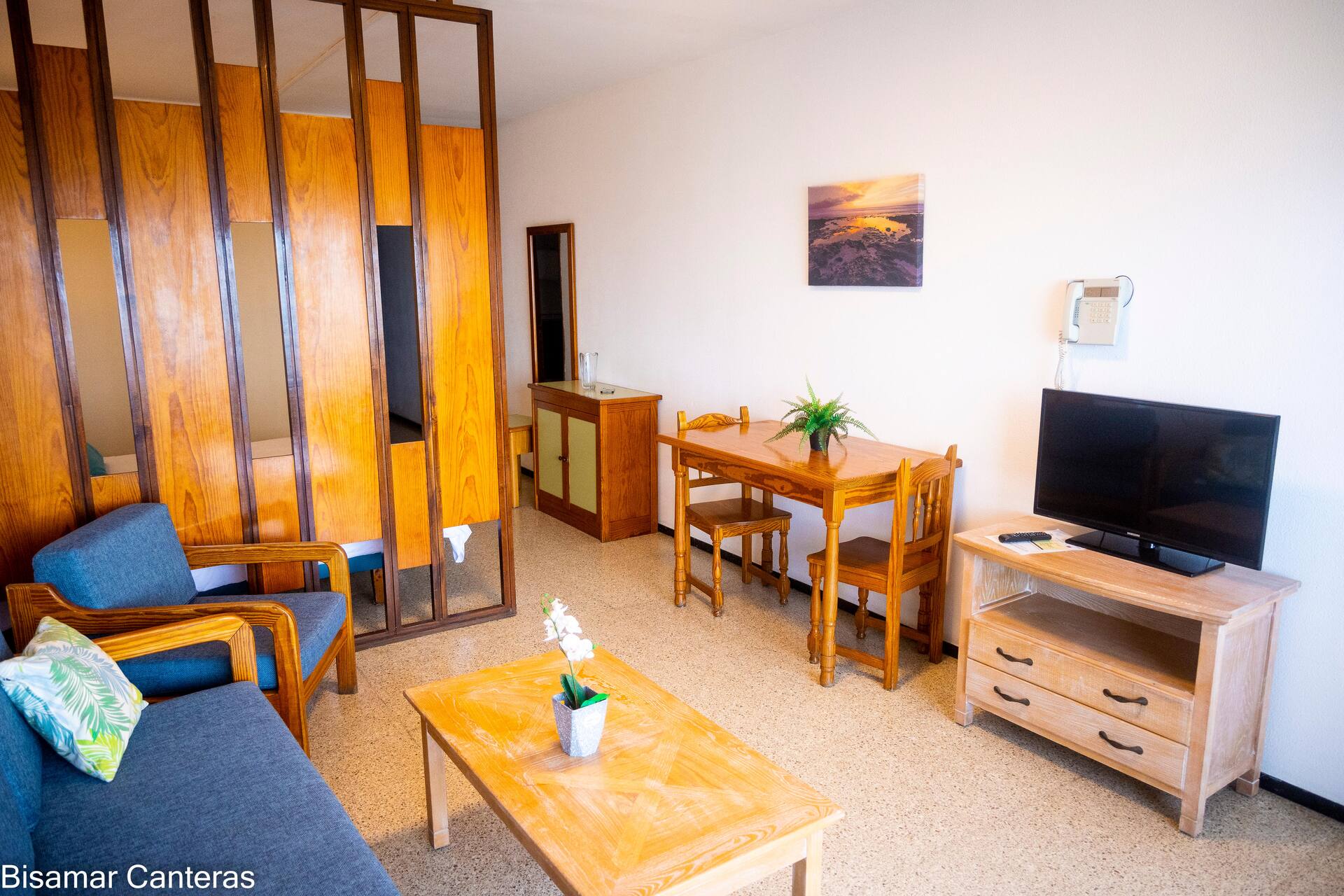 <p>Yksiö, merinäköala</p>