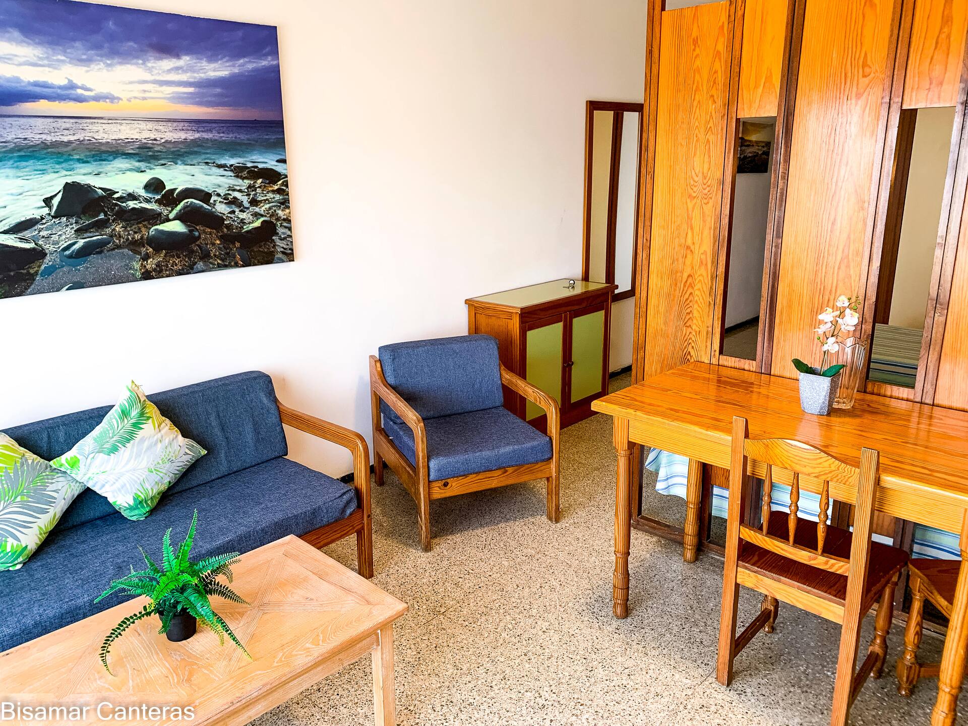 <p>Yksiö sisäpihan puolella</p>