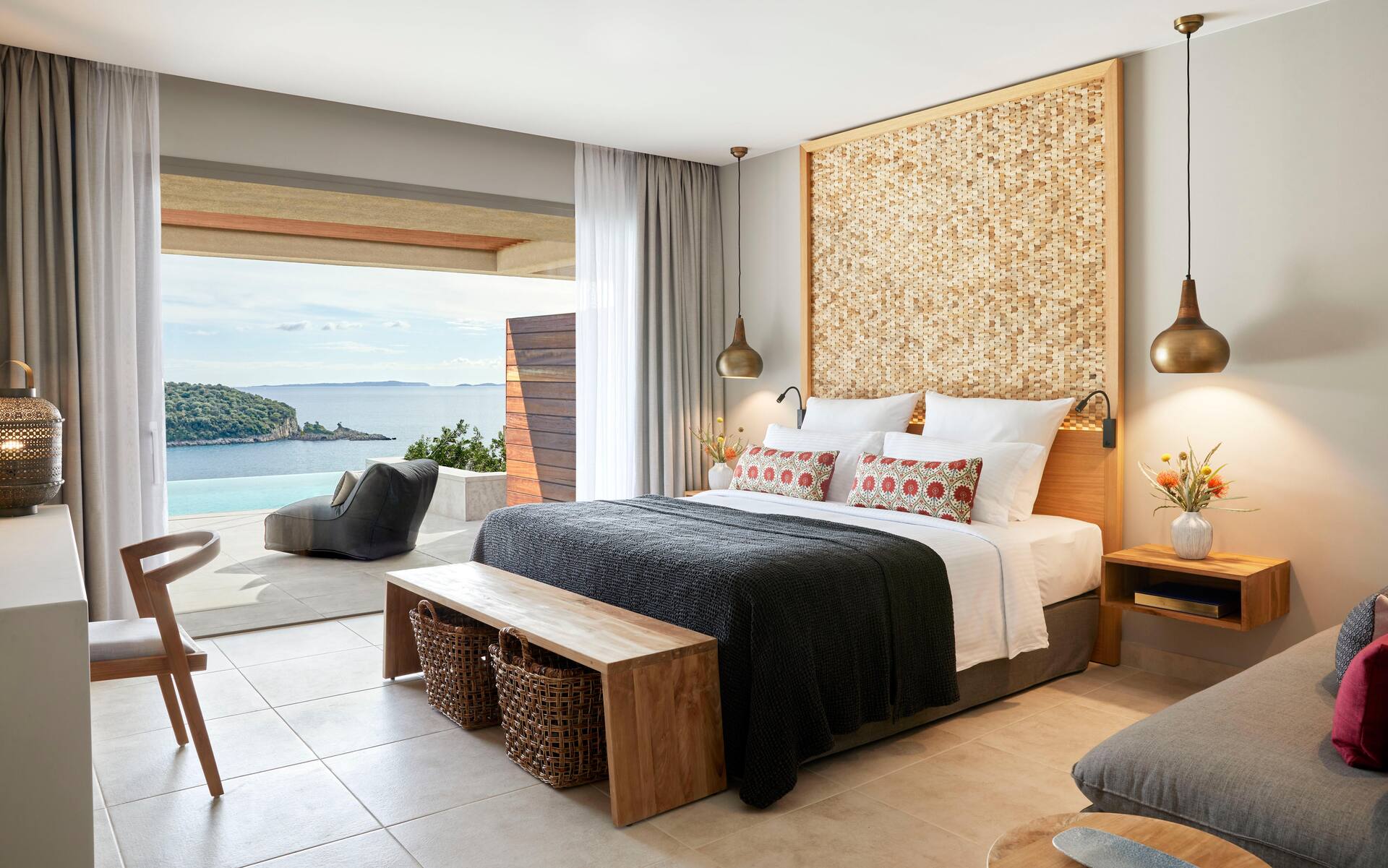 <p>Deluxe-huone, terassi, merinäköala ja oma uima-allas</p>