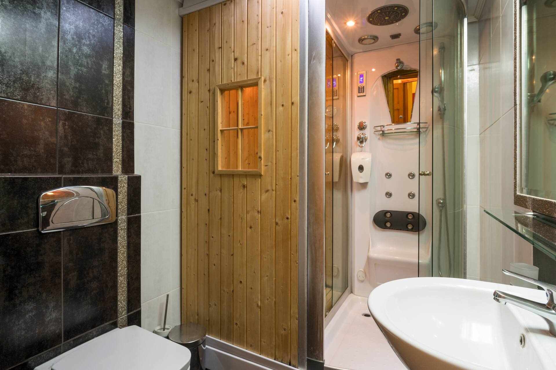 <p>yksiö, pieni sauna</p>