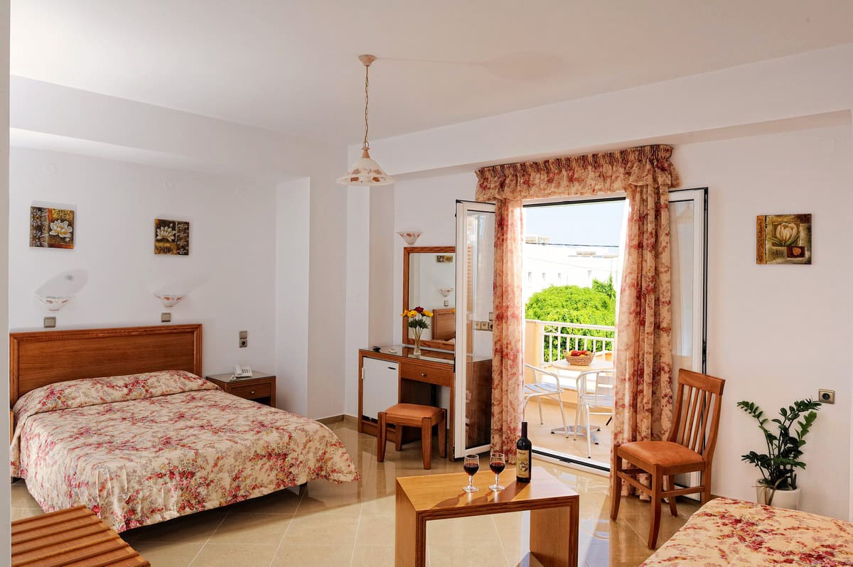 <p>kahden hengen huone</p>