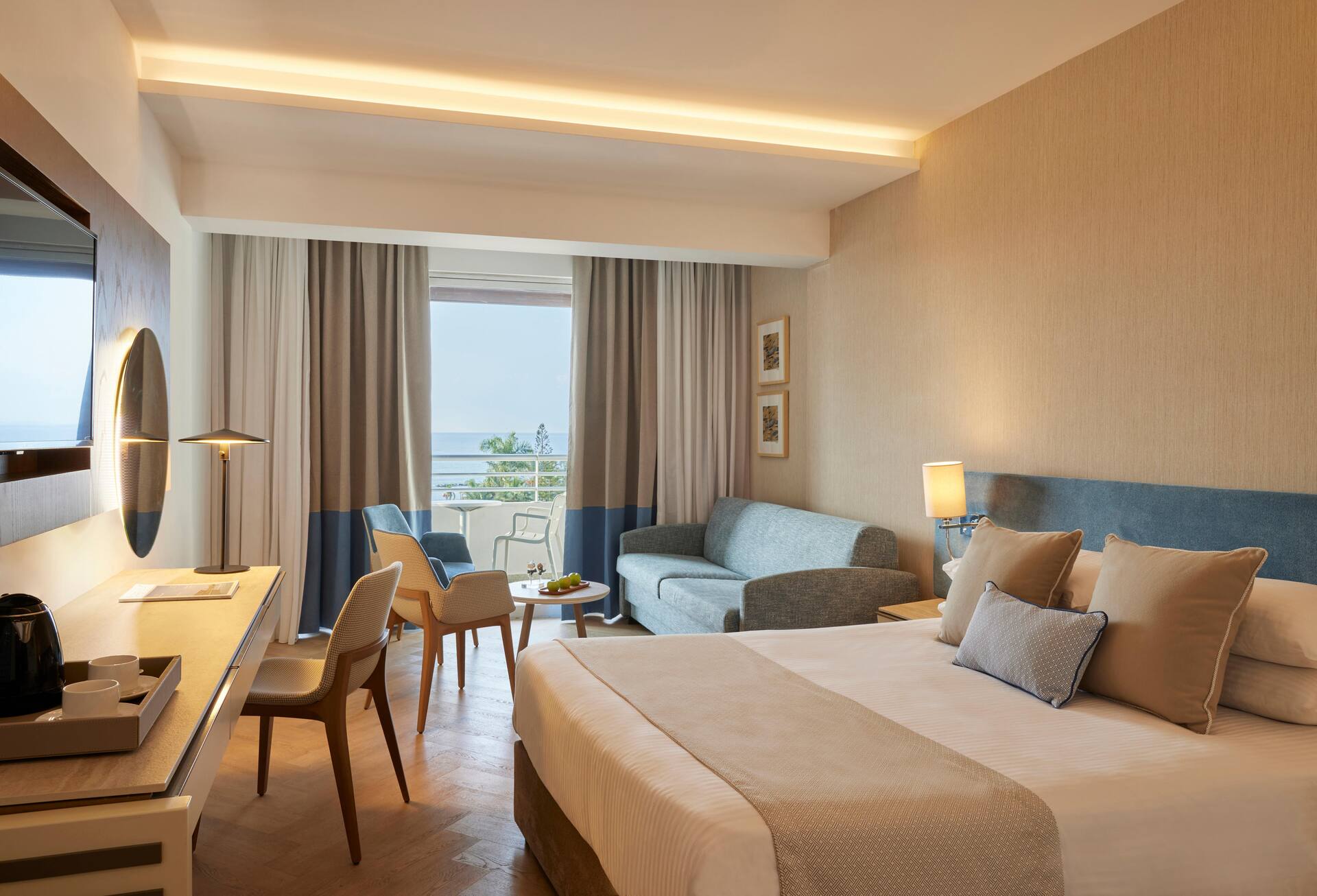 <p>Perhehuone, merinäköala</p>