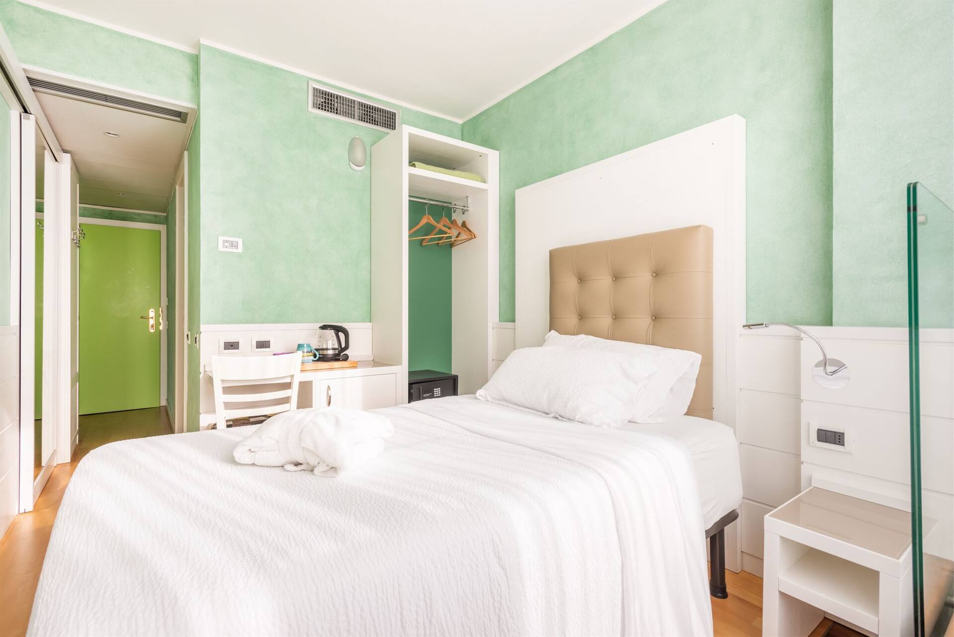 <p>yhden hengen huone</p>