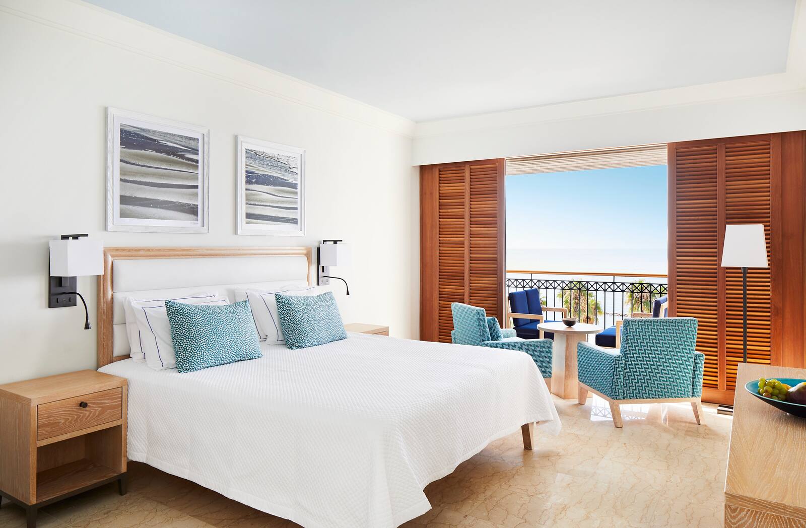 <p>kahden hengen huone meren puolella</p>