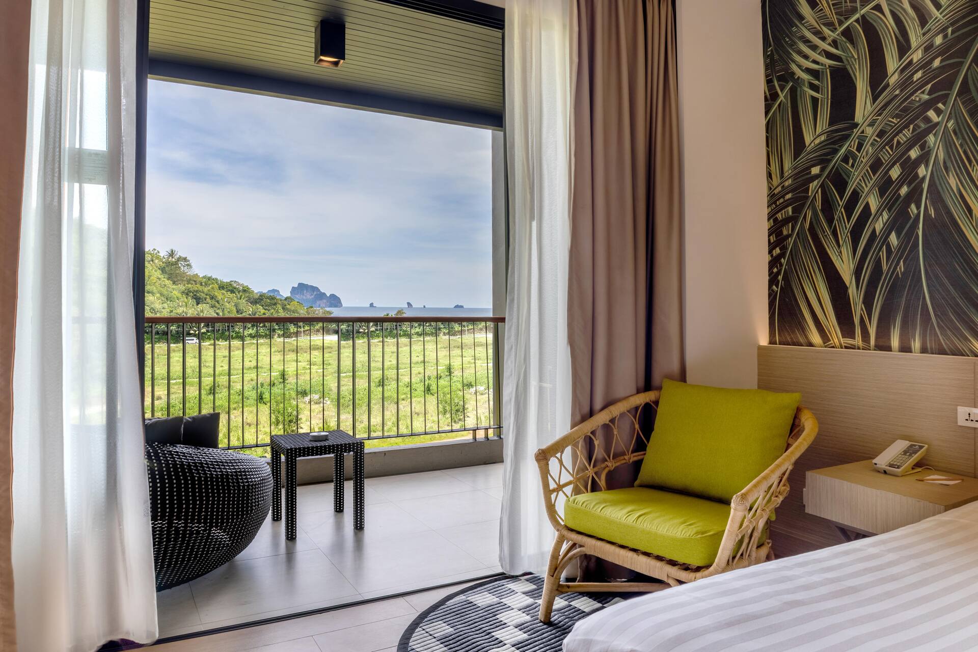 <p>Huone osittaisella merinäköalalla</p>