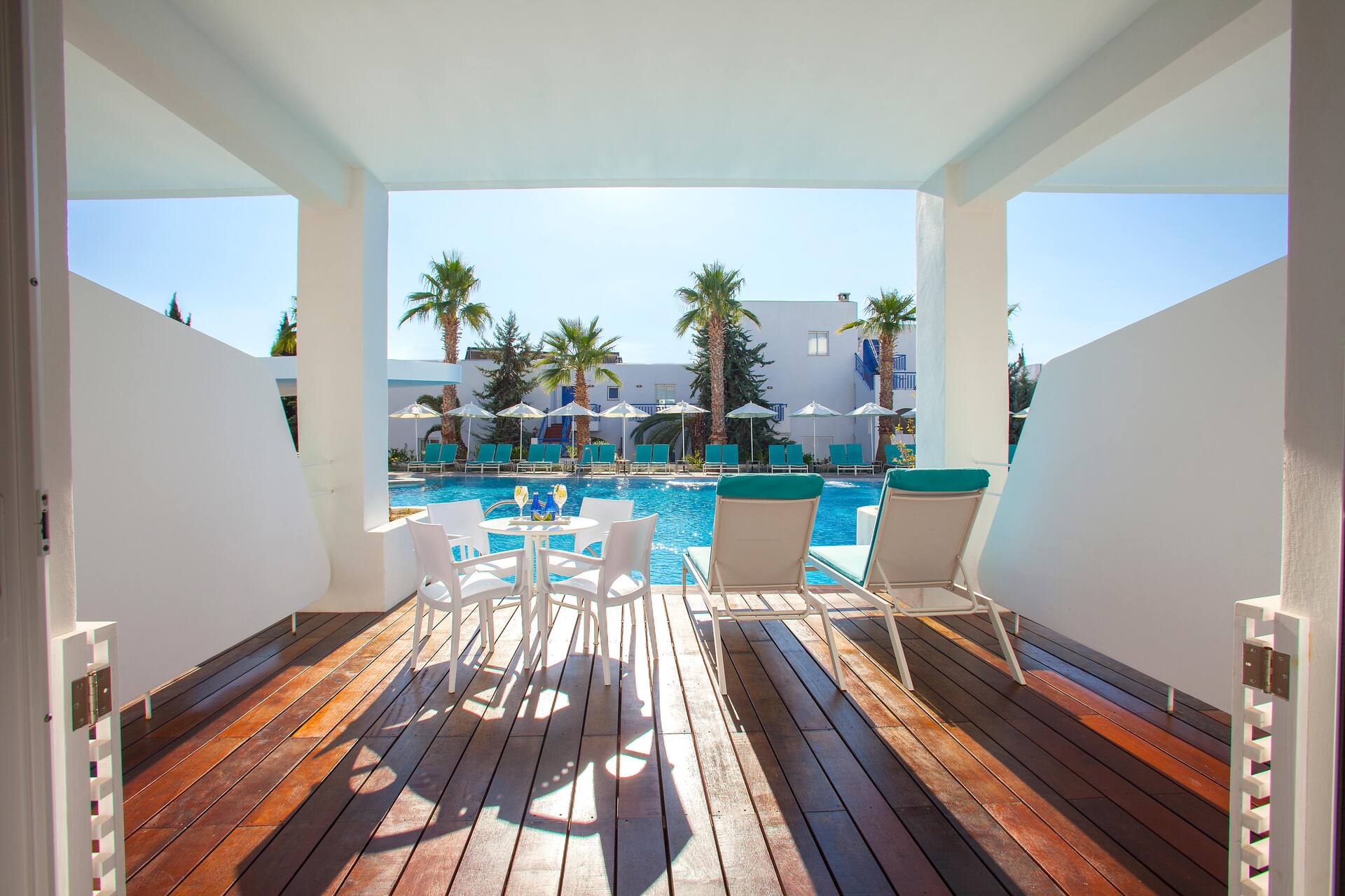 <p>Swim up -huone</p>