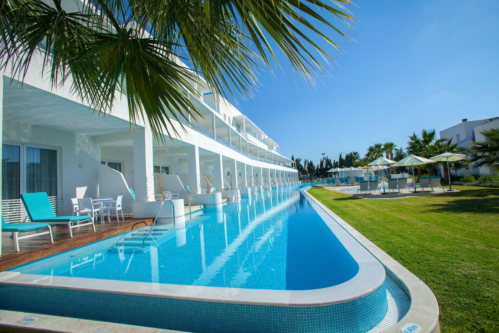 <p>Swim up -huone</p>