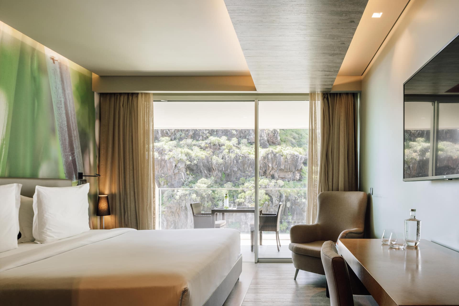 <p>Side Ocean -huone</p>