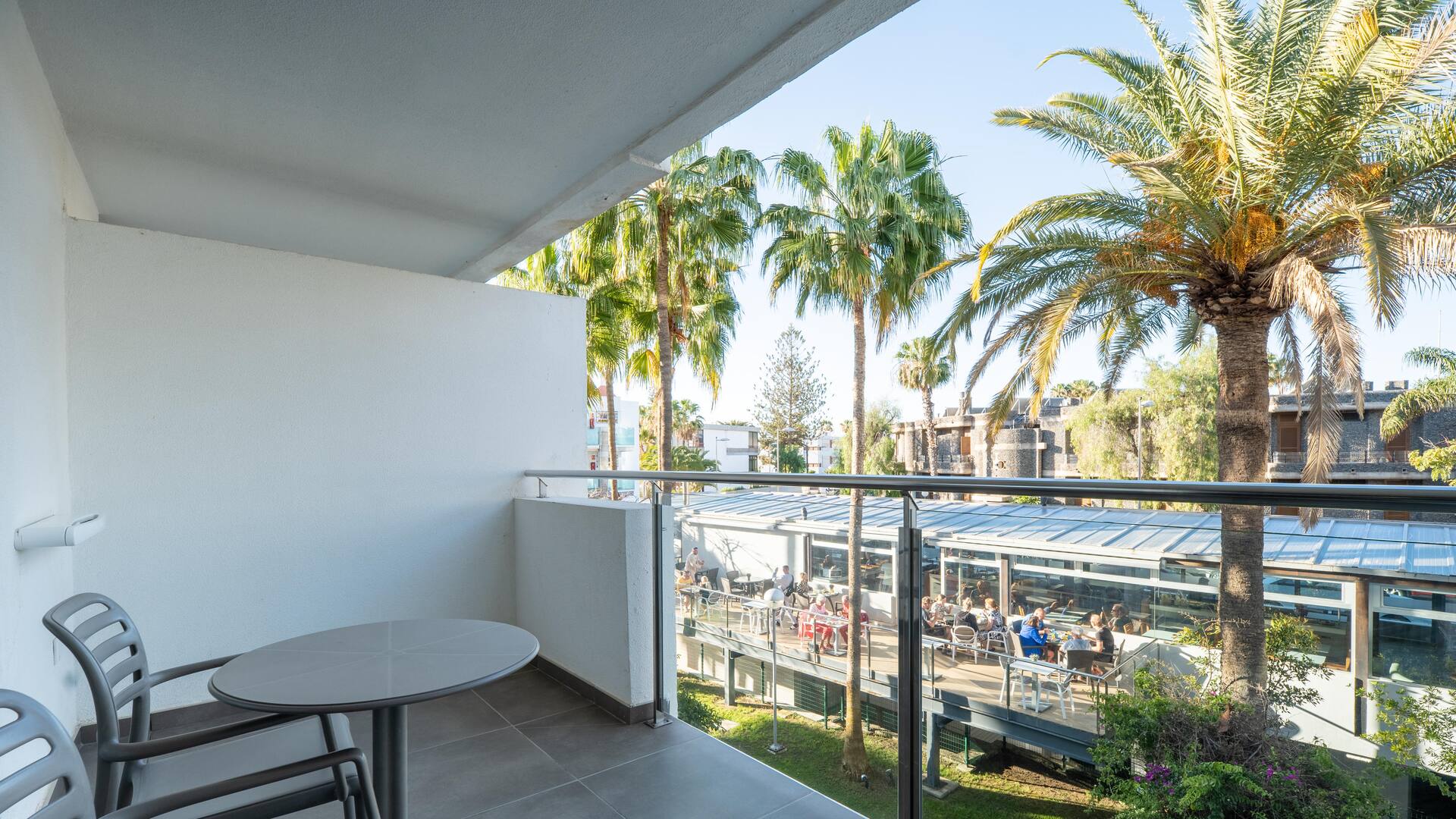 <p>Kaksio, parveke</p>