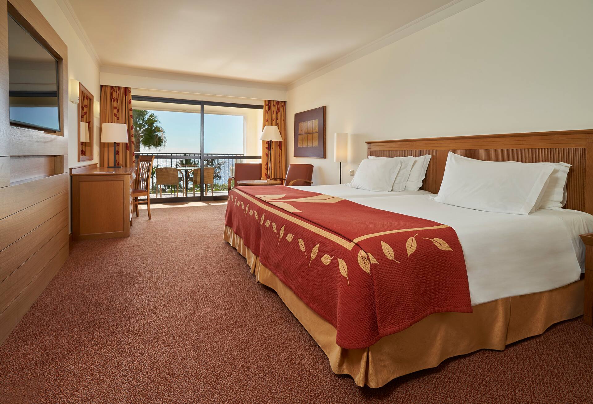 <p>Superior-huone</p>