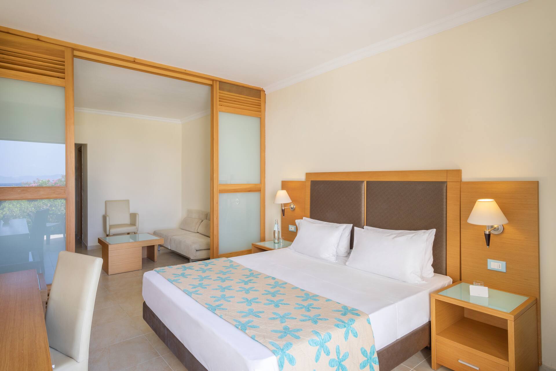 <p>Perhehuone, osittainen merinäköala</p>