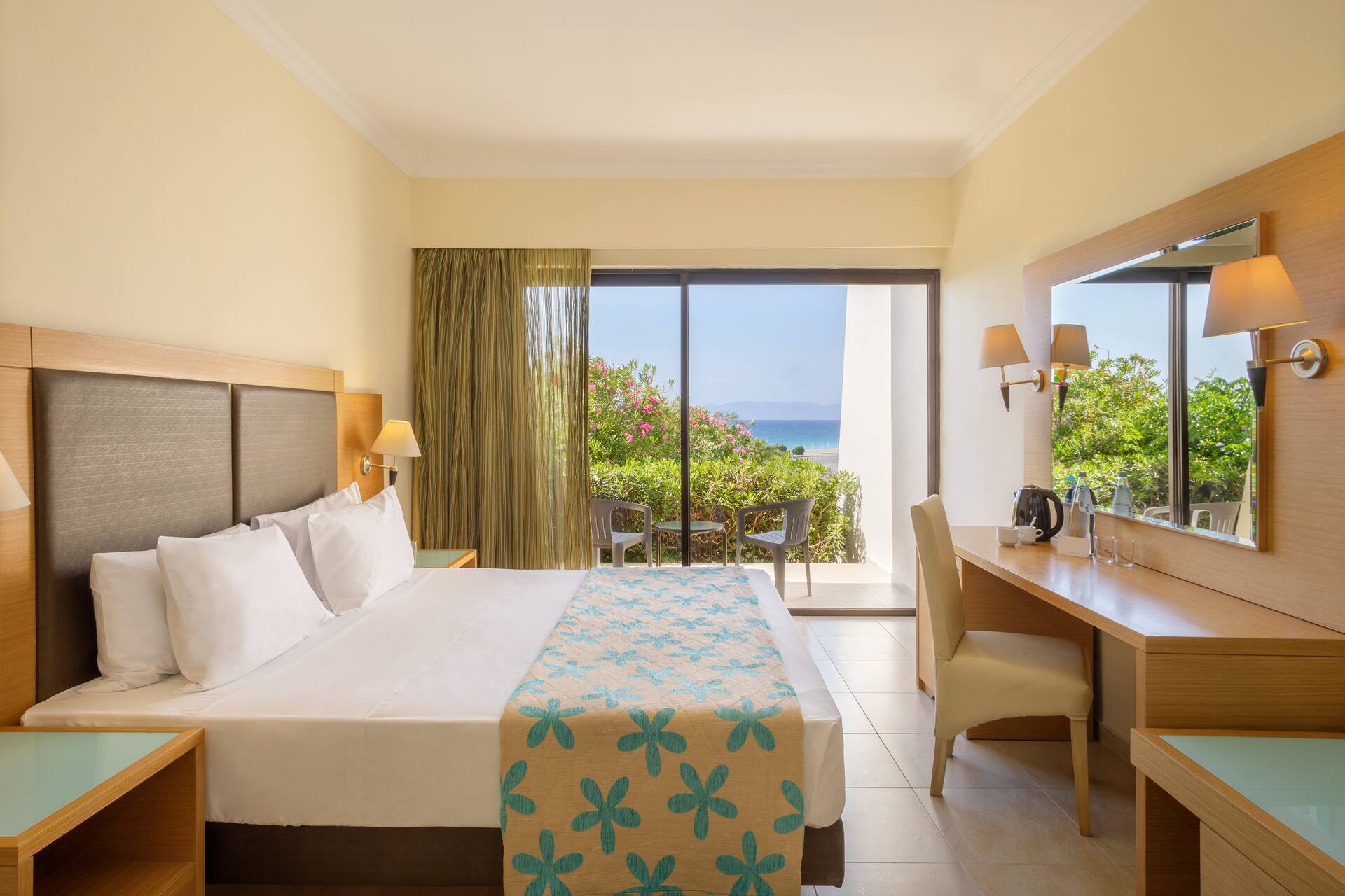 <p>Perhehuone, osittainen merinäköala</p>