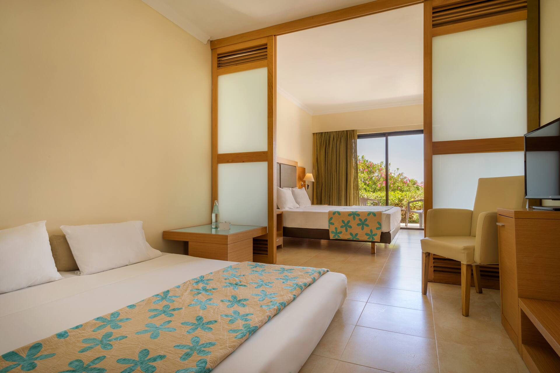 <p>Perhehuone, osittainen merinäköala</p>