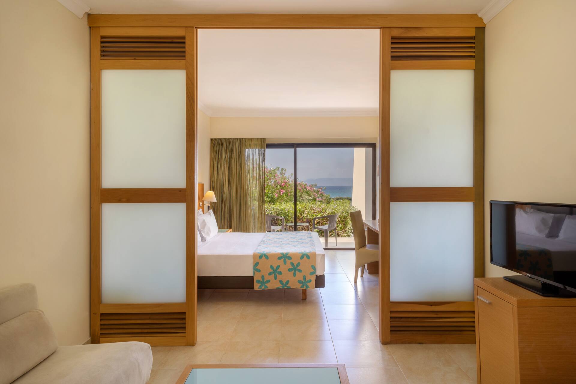 <p>Perhehuone, osittainen merinäköala</p>