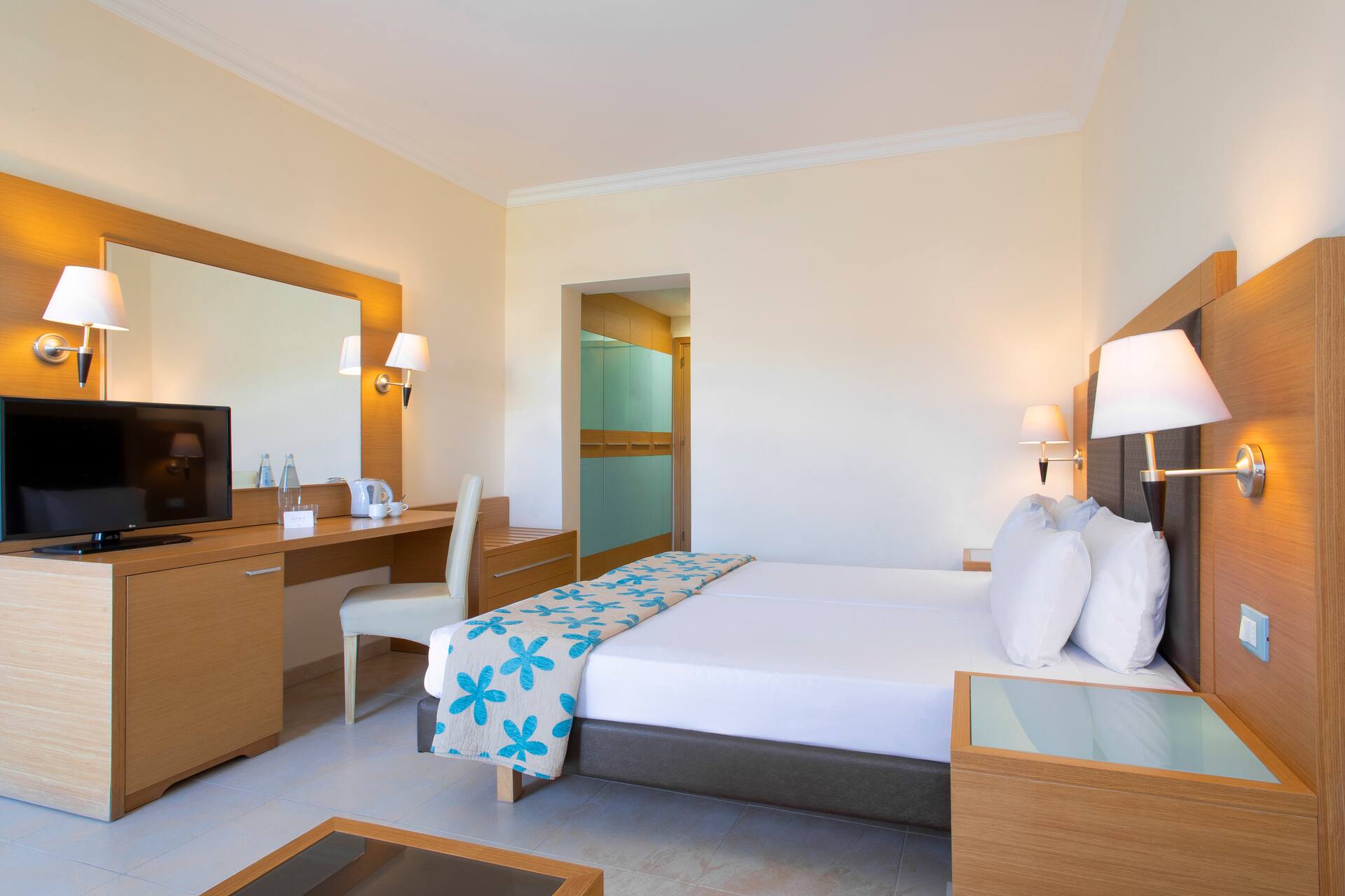 <p>Kahden hengen huone</p>