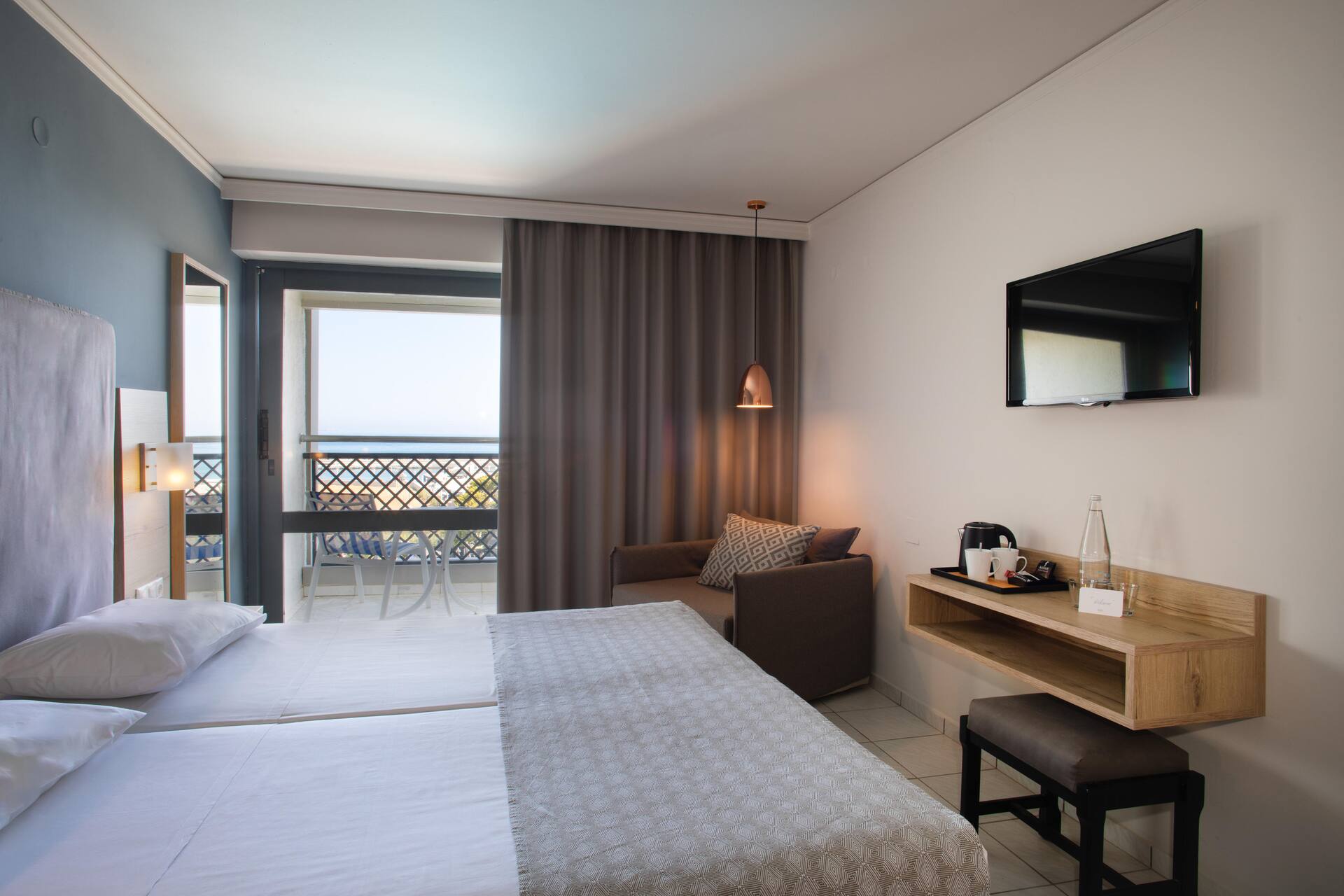 <p>Superior-huone, osittainen merinäköala</p>