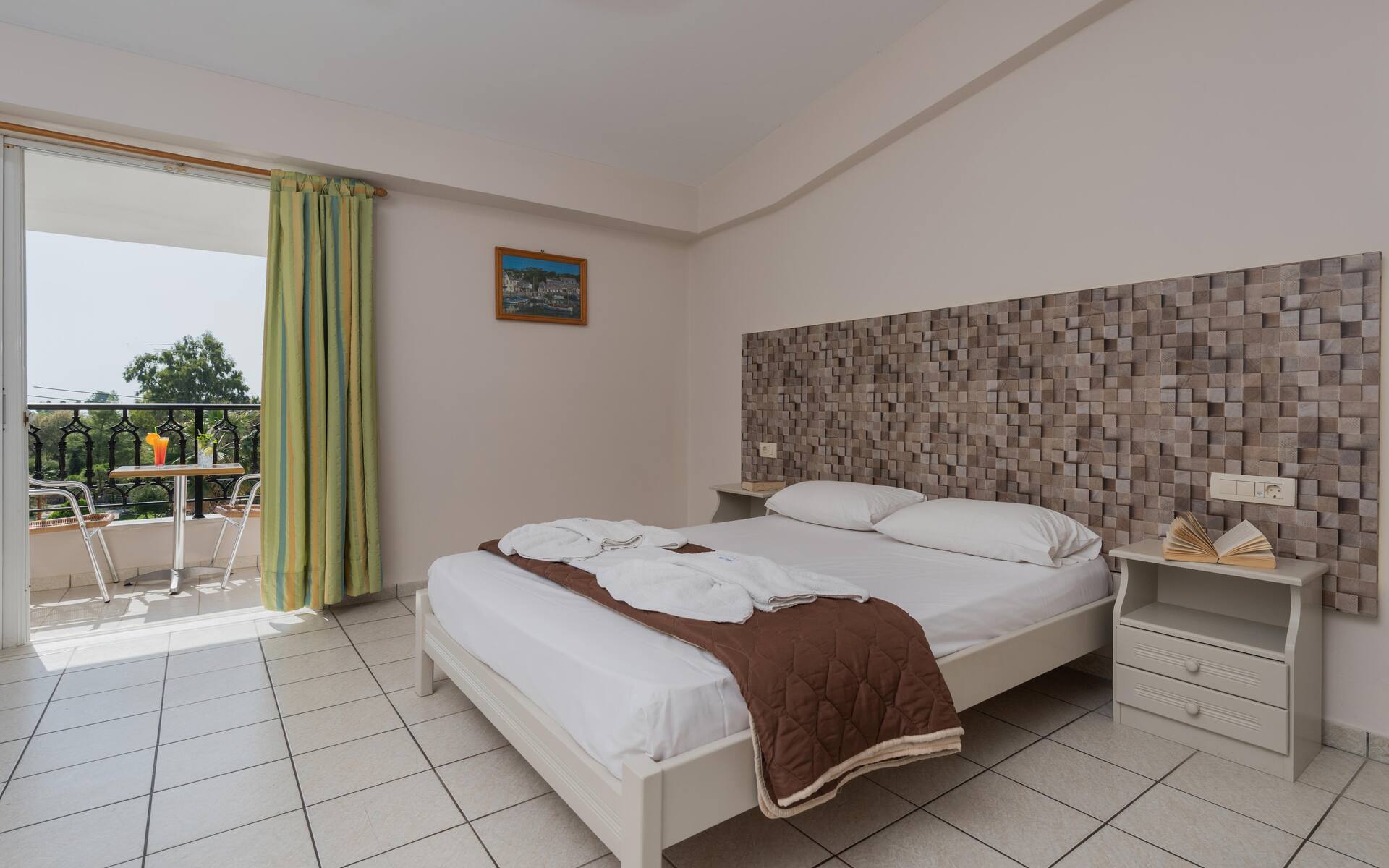 <p>kahden hengen huone</p>