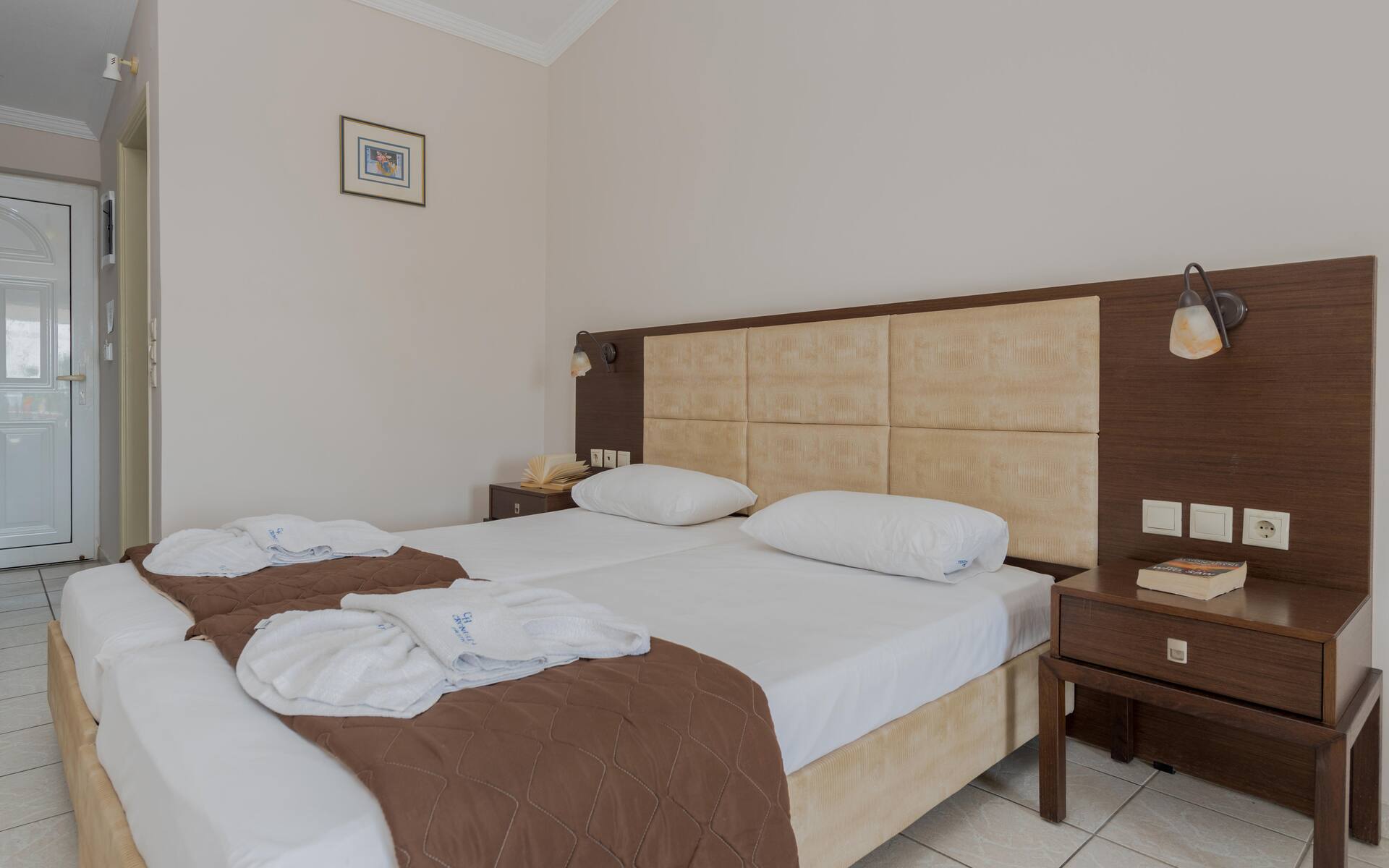 <p>kahden hengen huone</p>