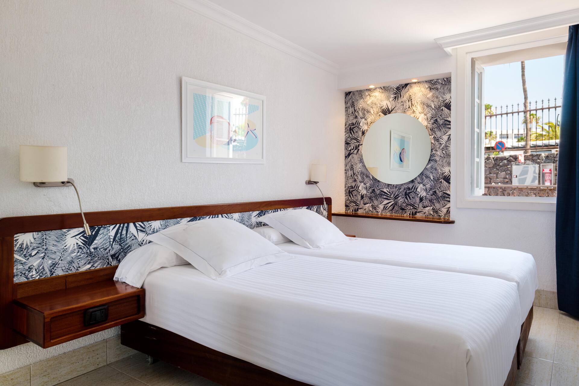 <p>Kaksio ylimmässä kerroksessa</p>