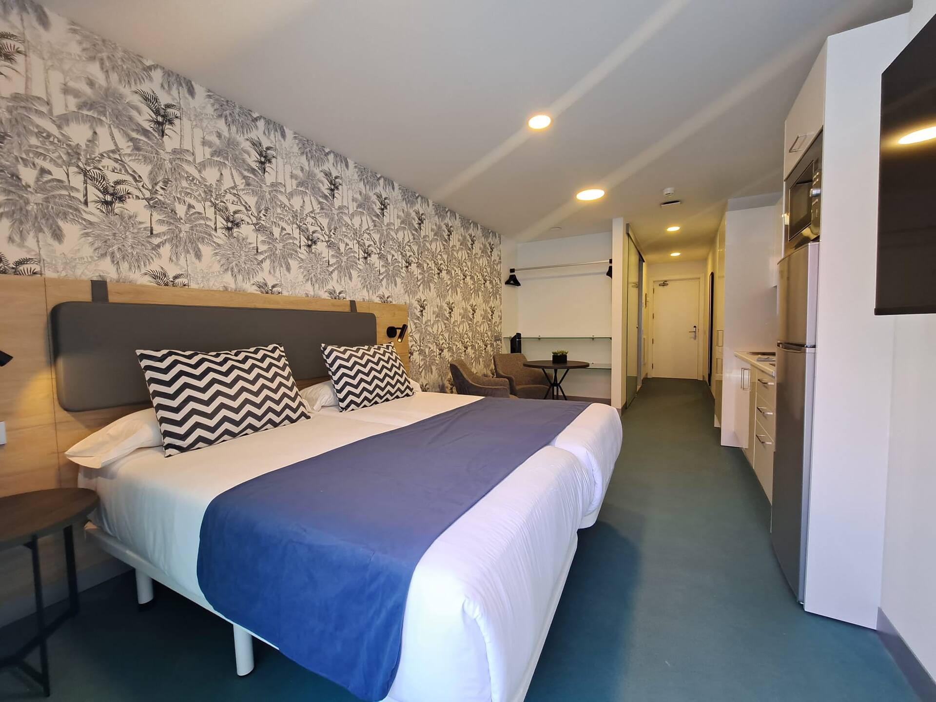 <p>Yksiö, parveke</p>