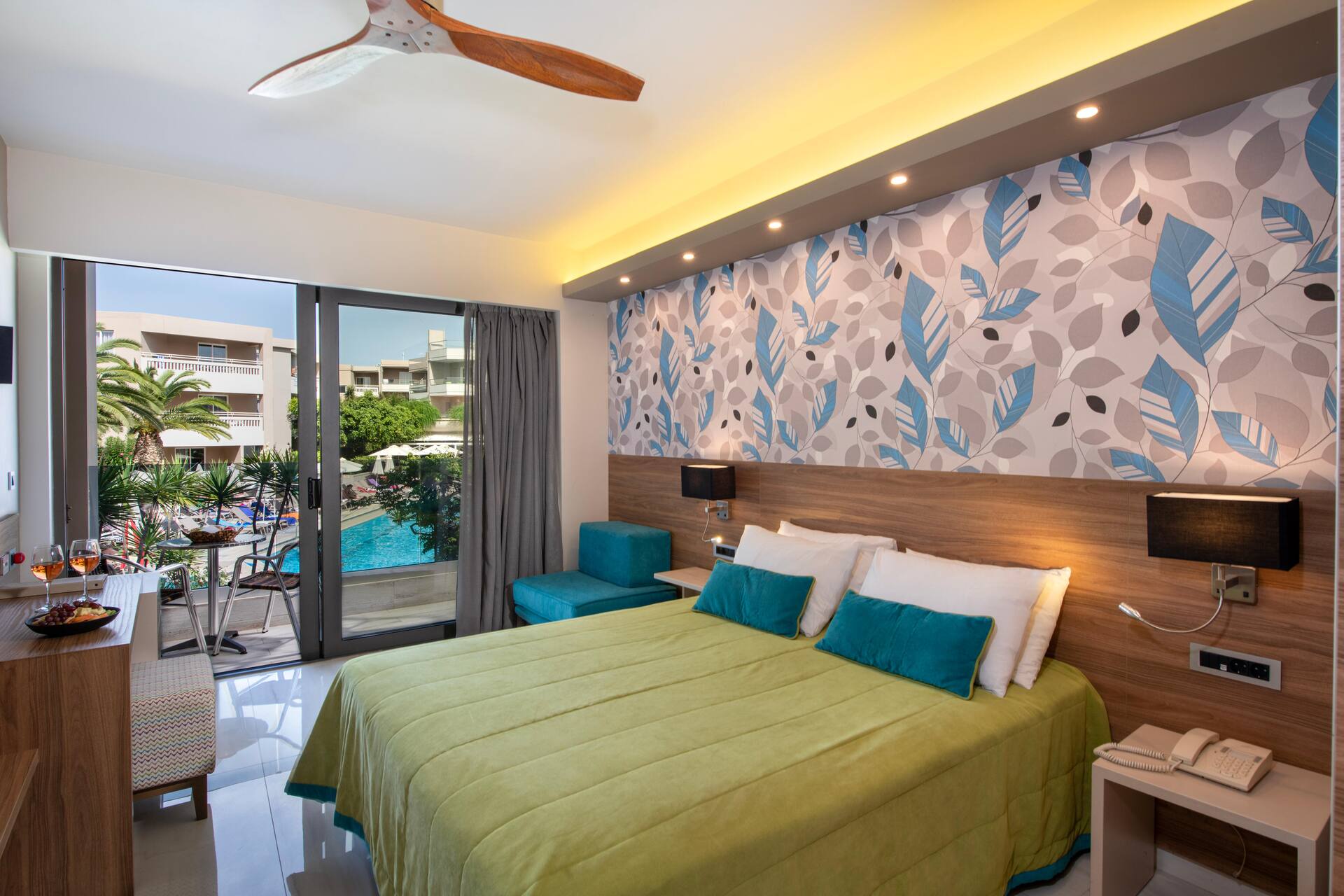 <p>Superior-huone</p>