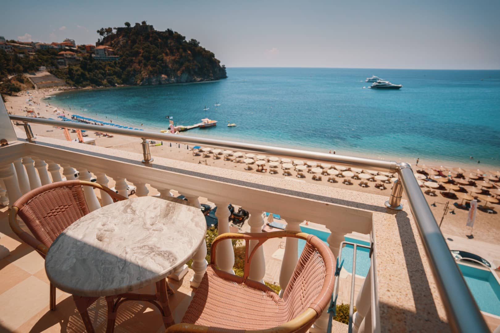 <p>Yksiö, merinäköala</p>