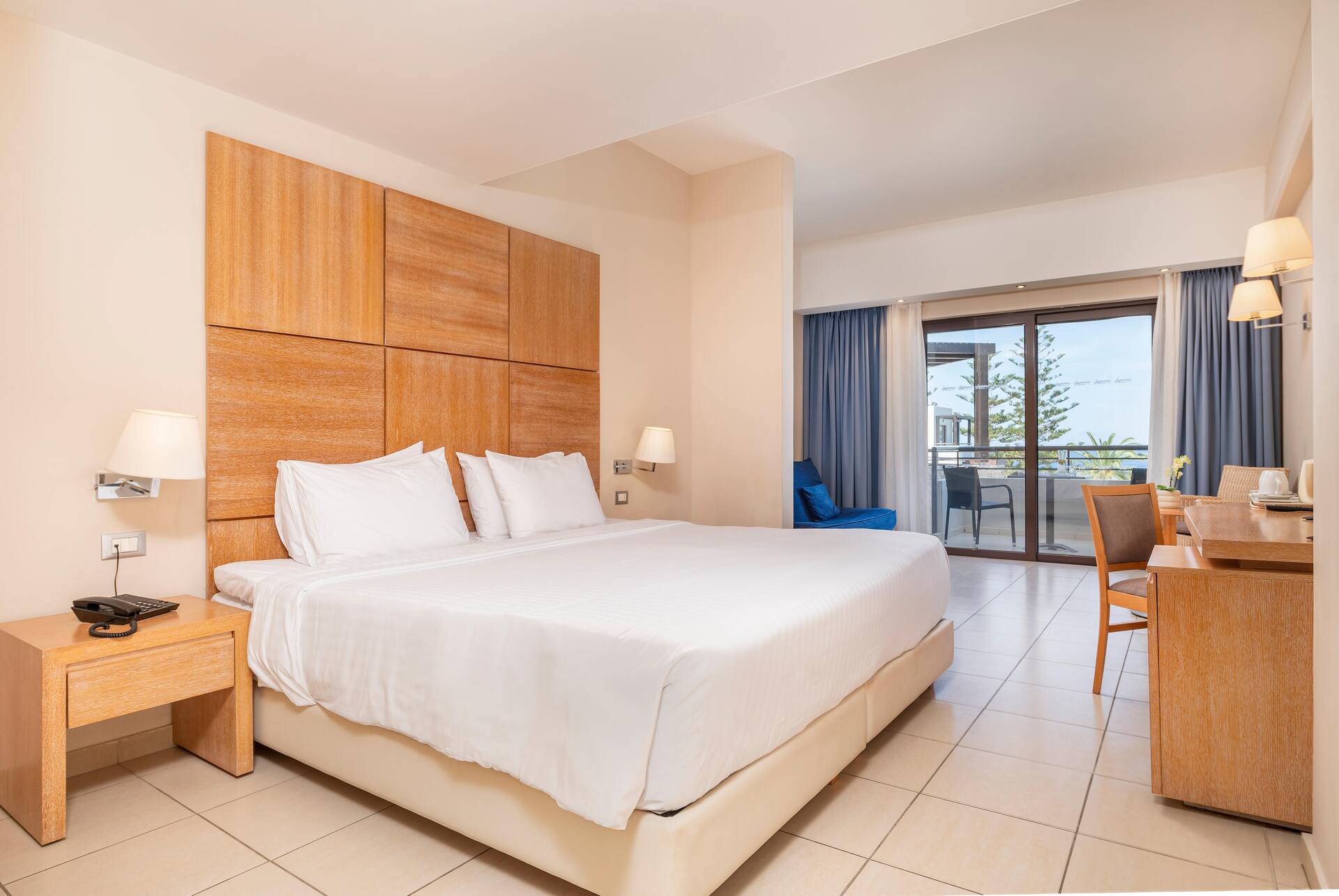 <p>Perhehuone, merinäköala</p>