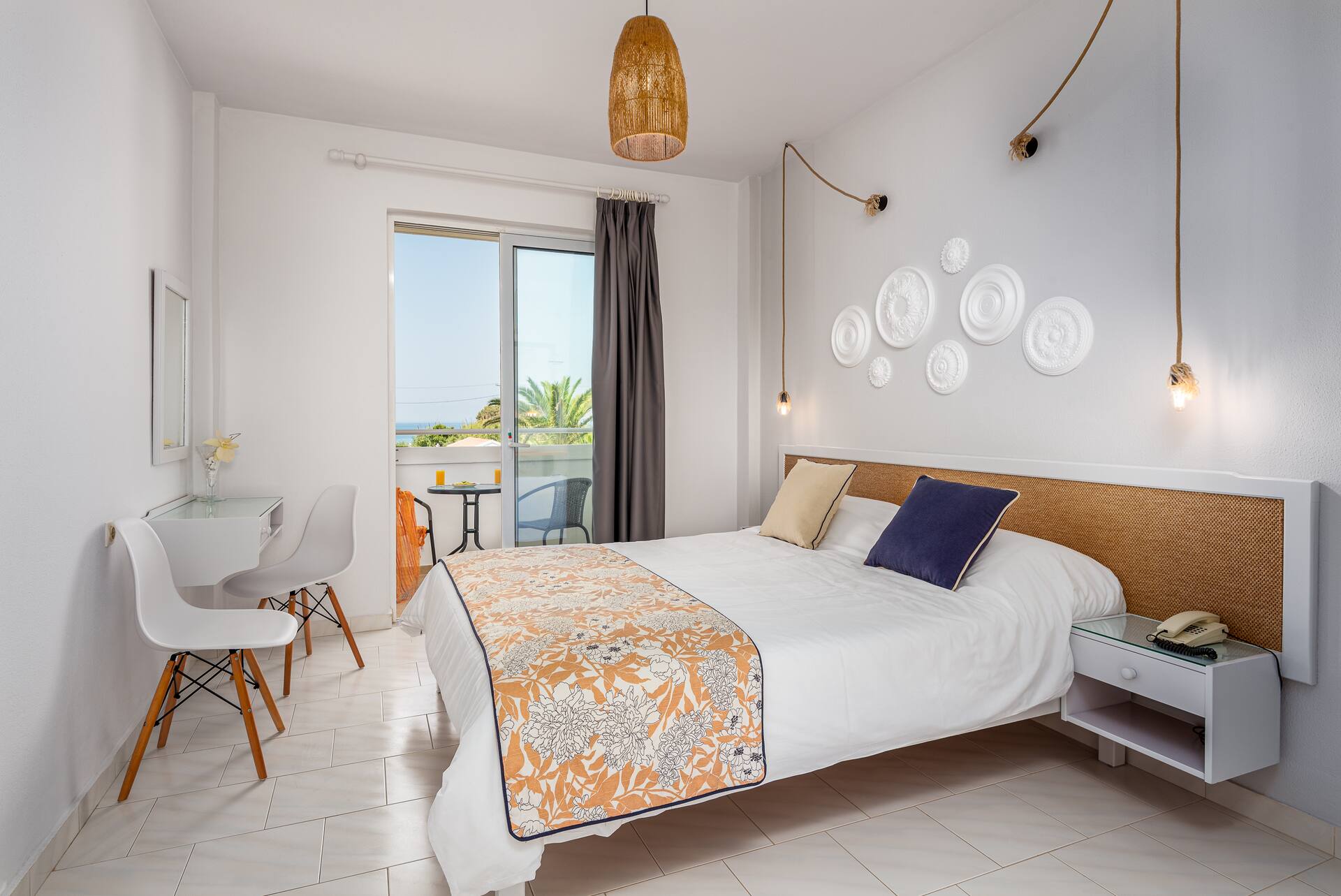 <p>Elegant-huone</p>