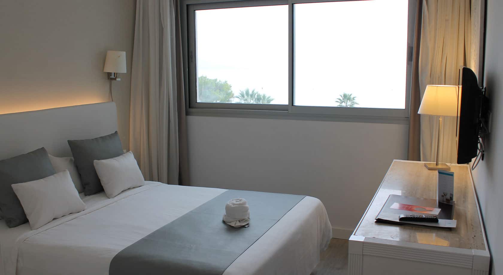 <p>kahden hengen huone (ei parveketta tai terassia)</p>