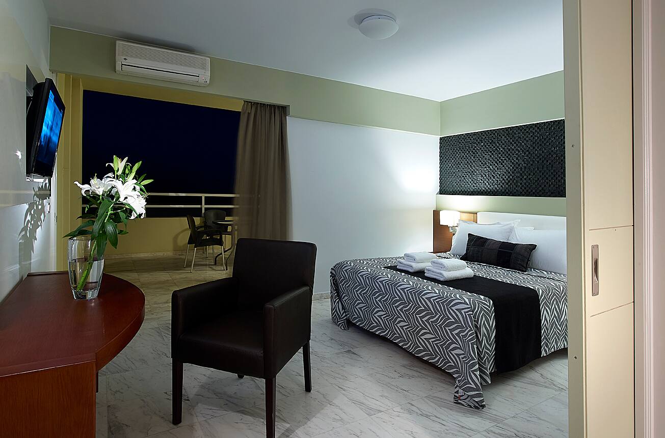 <p>Superior-perhehuone</p>