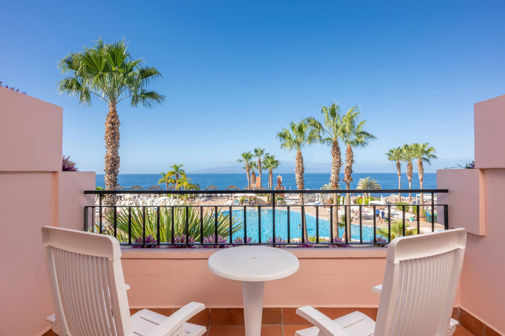 <p>sviitti, osittainen merinäköala</p>