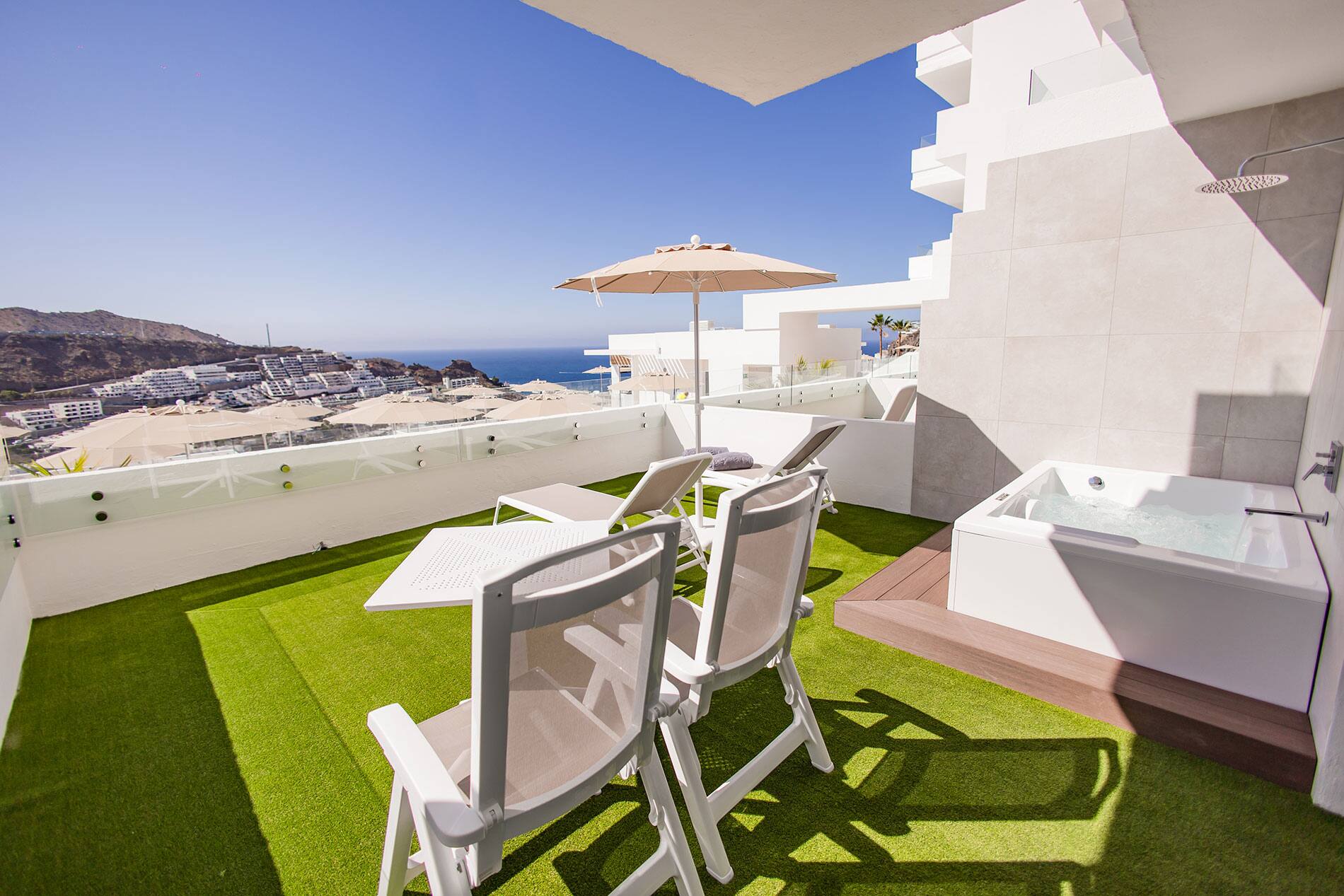 <p>Premium-yksiö, parveke ja poreamme</p>